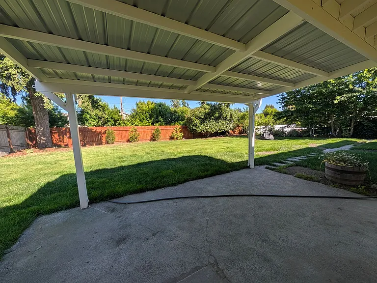 3806 Pineneedle Dr NE — Photo 10