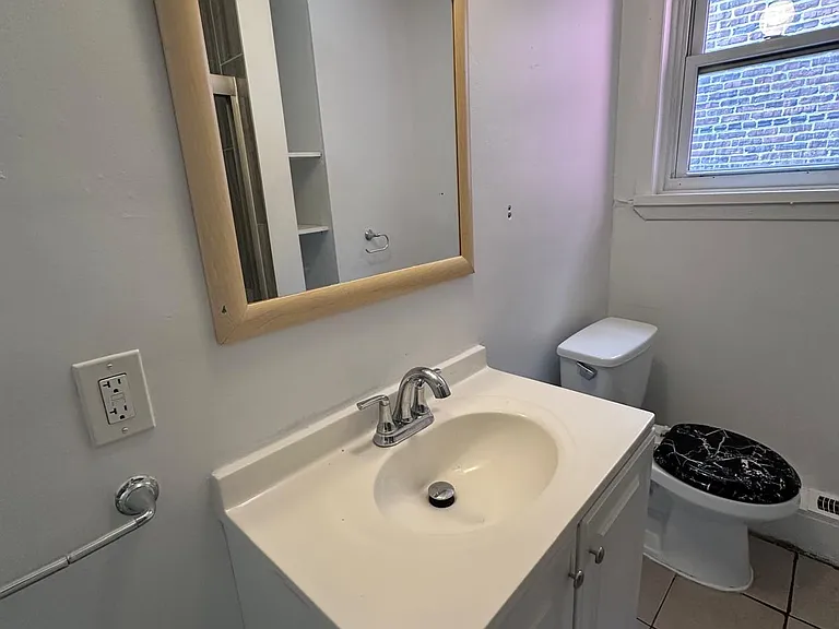 653 Beatty St #2 — Photo 7