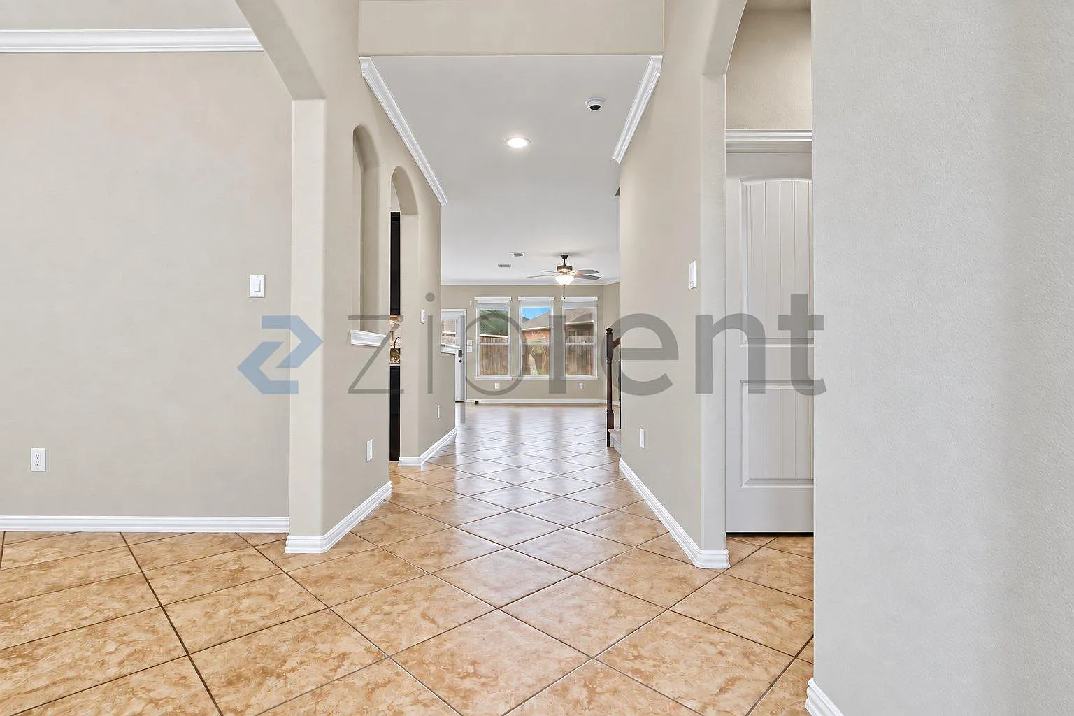 4 bed, 3.5 bath, 2762 sqft, $2,900 — Photo 4