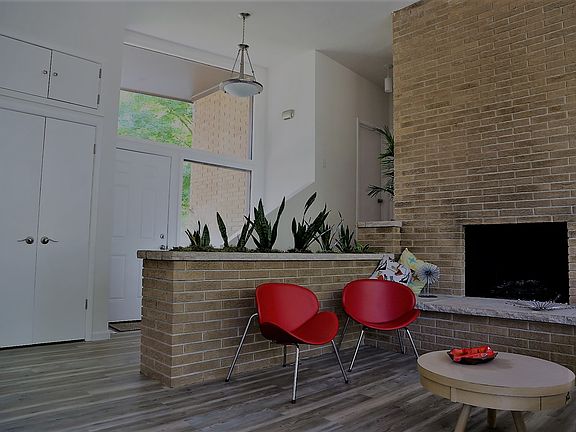 3rd image of 523 Circle Dr