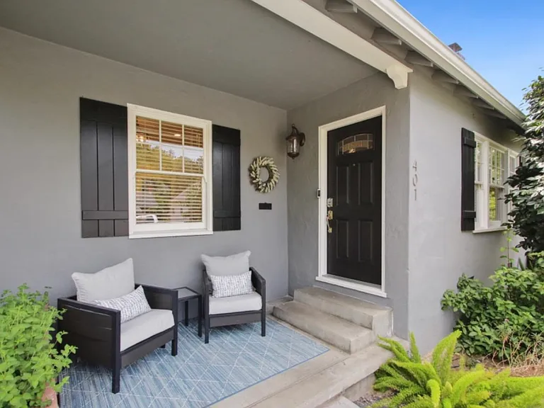 401 San Antonio Way — Photo 2