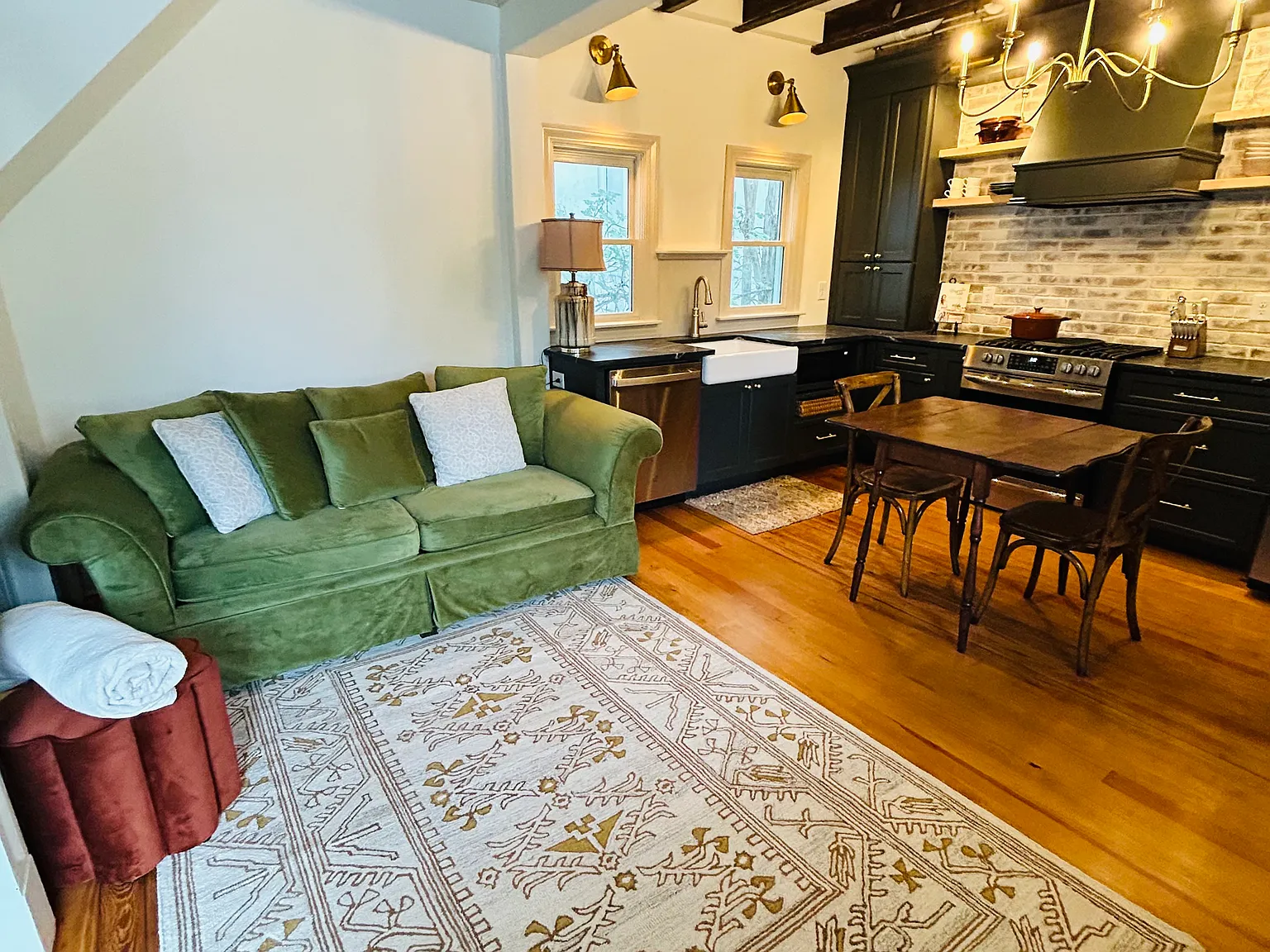 2 bed, 650 sqft, $3,600 — Photo 4