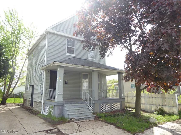 2067 W 105th St, Cleveland, OH 44102