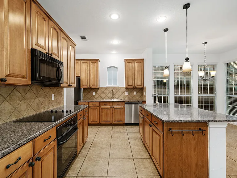 1181 Capital Dr — Photo 7