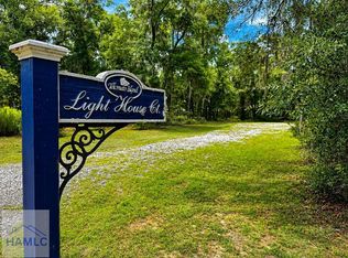 24 Lighthouse Ct SE, Darien, GA 31305
