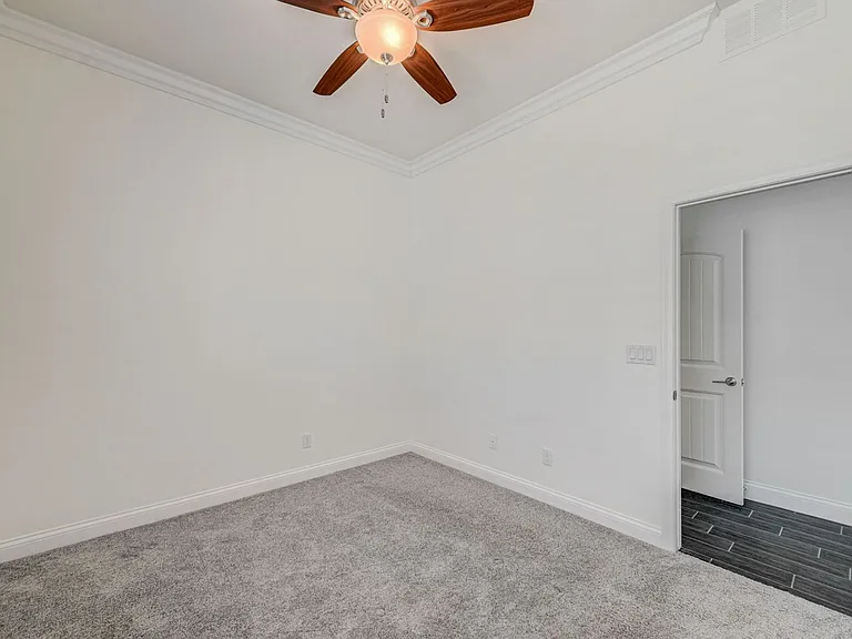 933 Everest Peak Ave — Photo 36