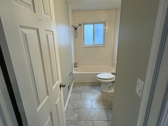 5th image of 24100 Norwood St