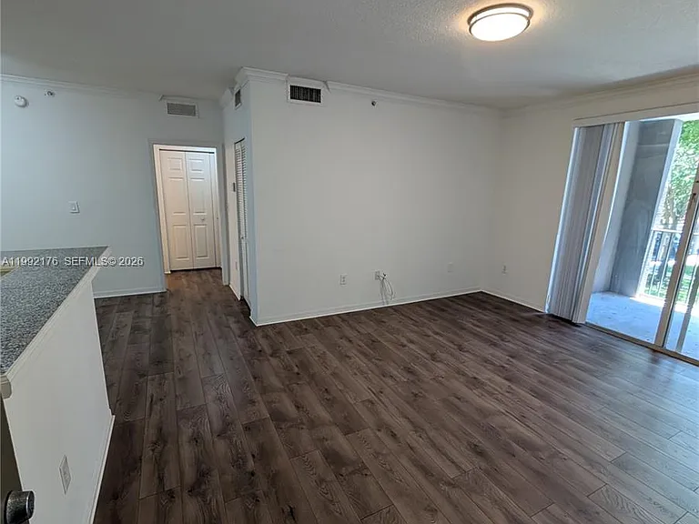 6831 SW 44th St #203 — Photo 3