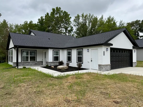 1470 Clark St, Lake Odessa, MI 48849