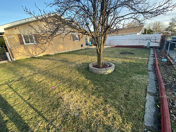 Huge Fenced Side yard