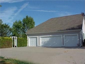 4th image of 4013 N 112th St