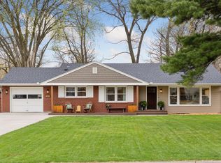 1384 Arden Pl, Arden Hills, MN 55112