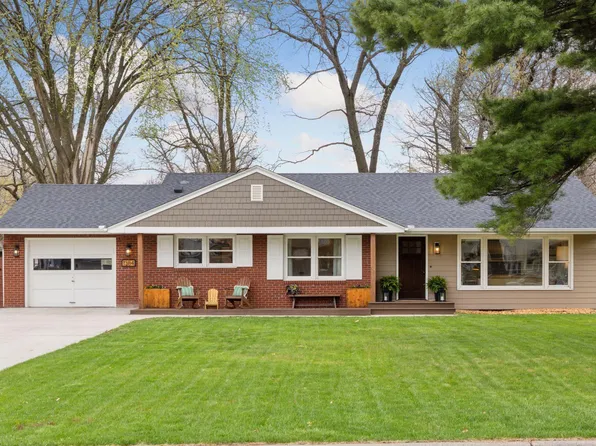 1384 Arden Pl, Arden Hills, MN 55112