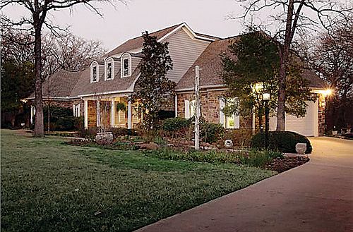 1st image of 923 Pioneer Cir E