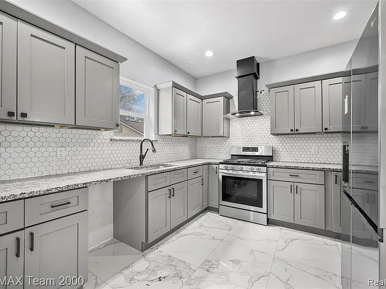 3330 Woodside St — Photo 9