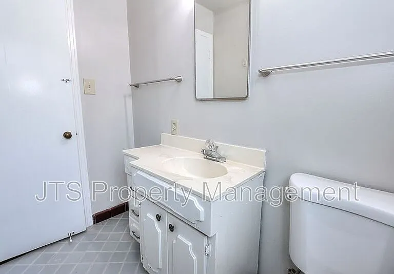 4439 V St #1 — Photo 37