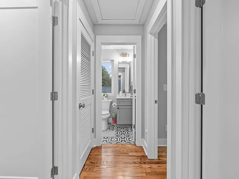 711B Hugo St — Photo 18