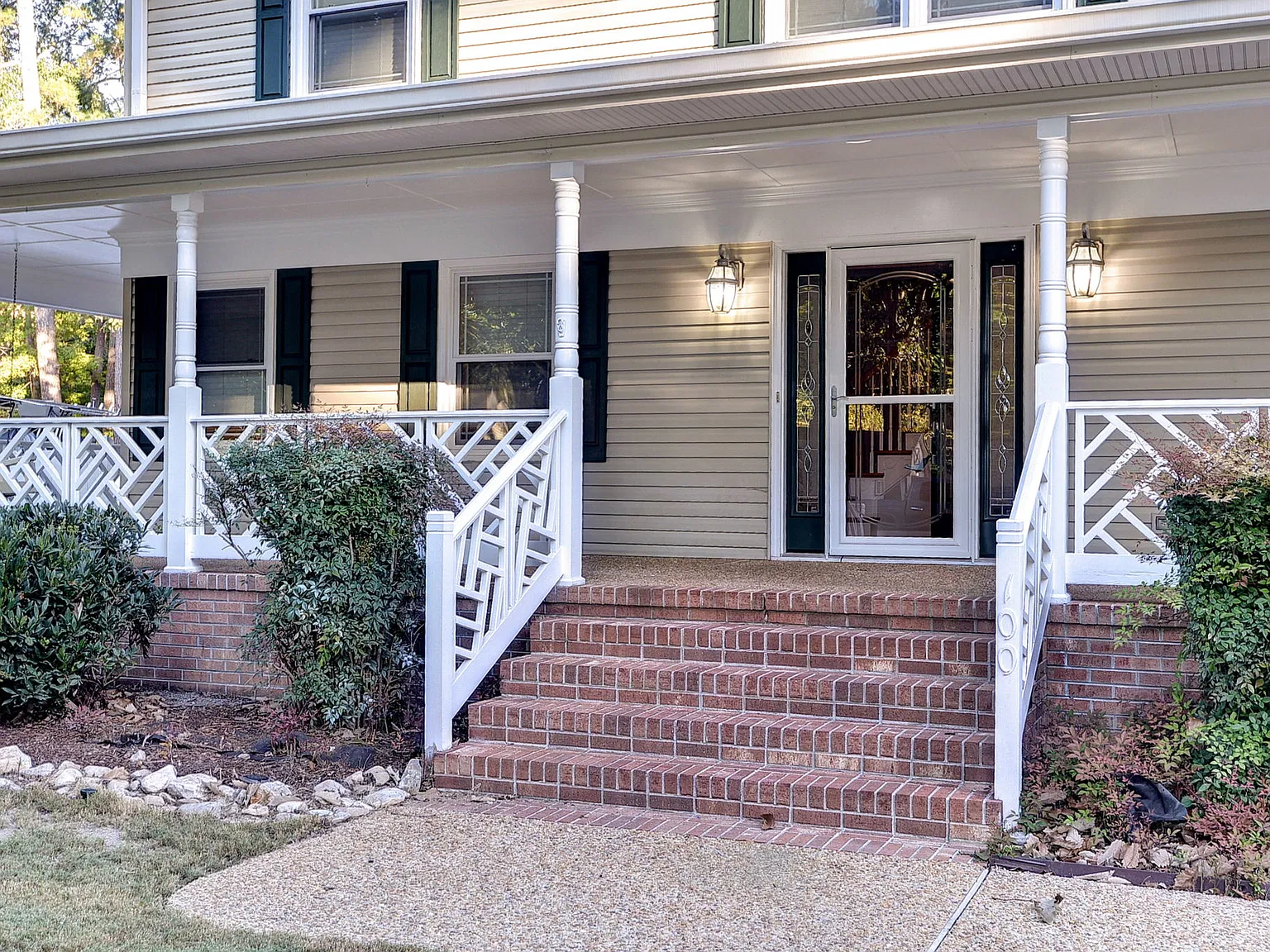 5 bed, 3.5 bath, 3300 sqft, $3,500 — Photo 3