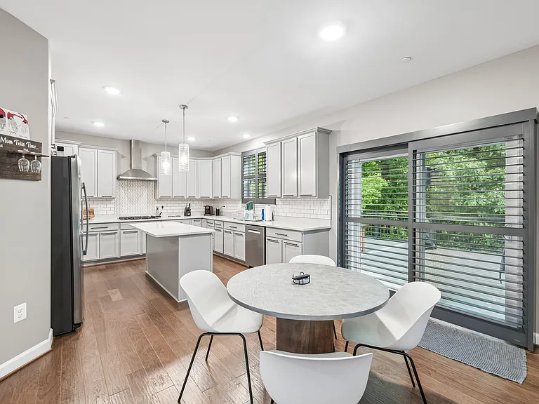 10400 Del Ray Ct — Photo 11