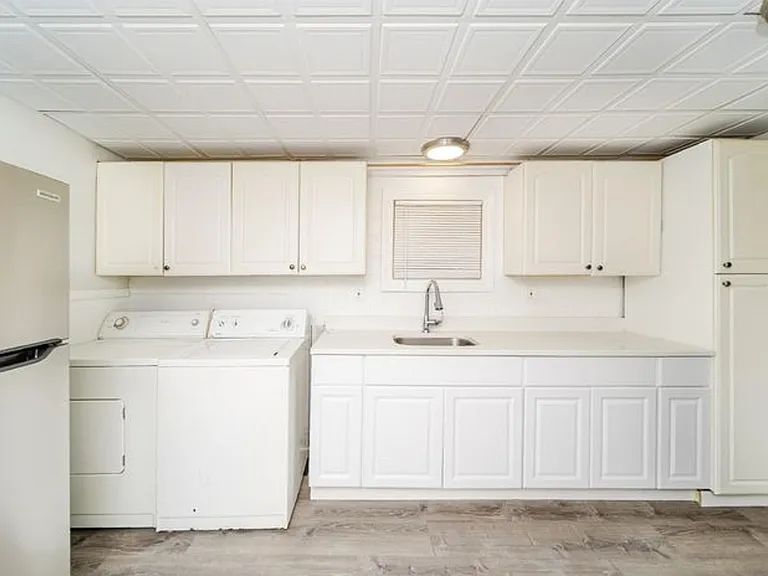 169 Hutton St #1 — Photo 2