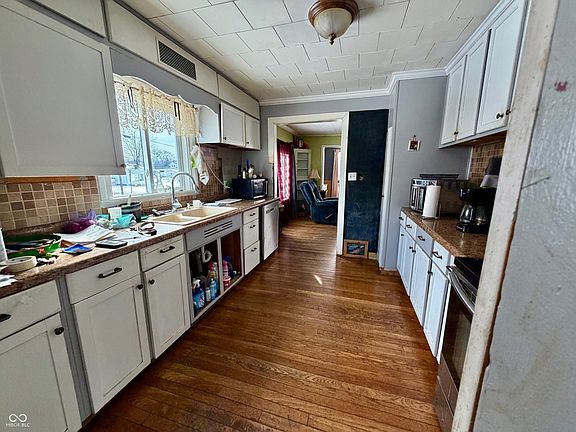 5th image of 202 N Murphy St