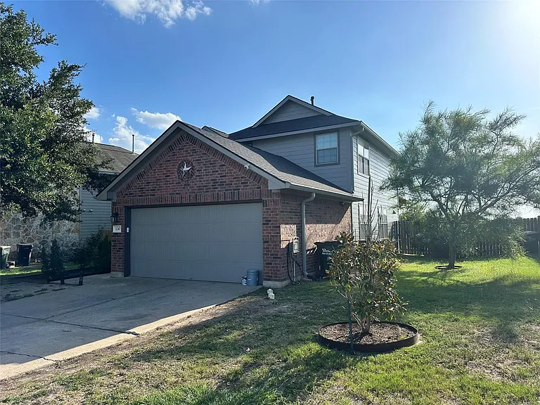 1247 Shadow Creek Blvd — Photo 2