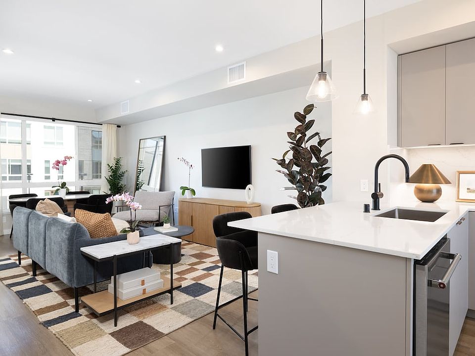Signature Collection I 3-Bedroom Townhome Living and dining areas