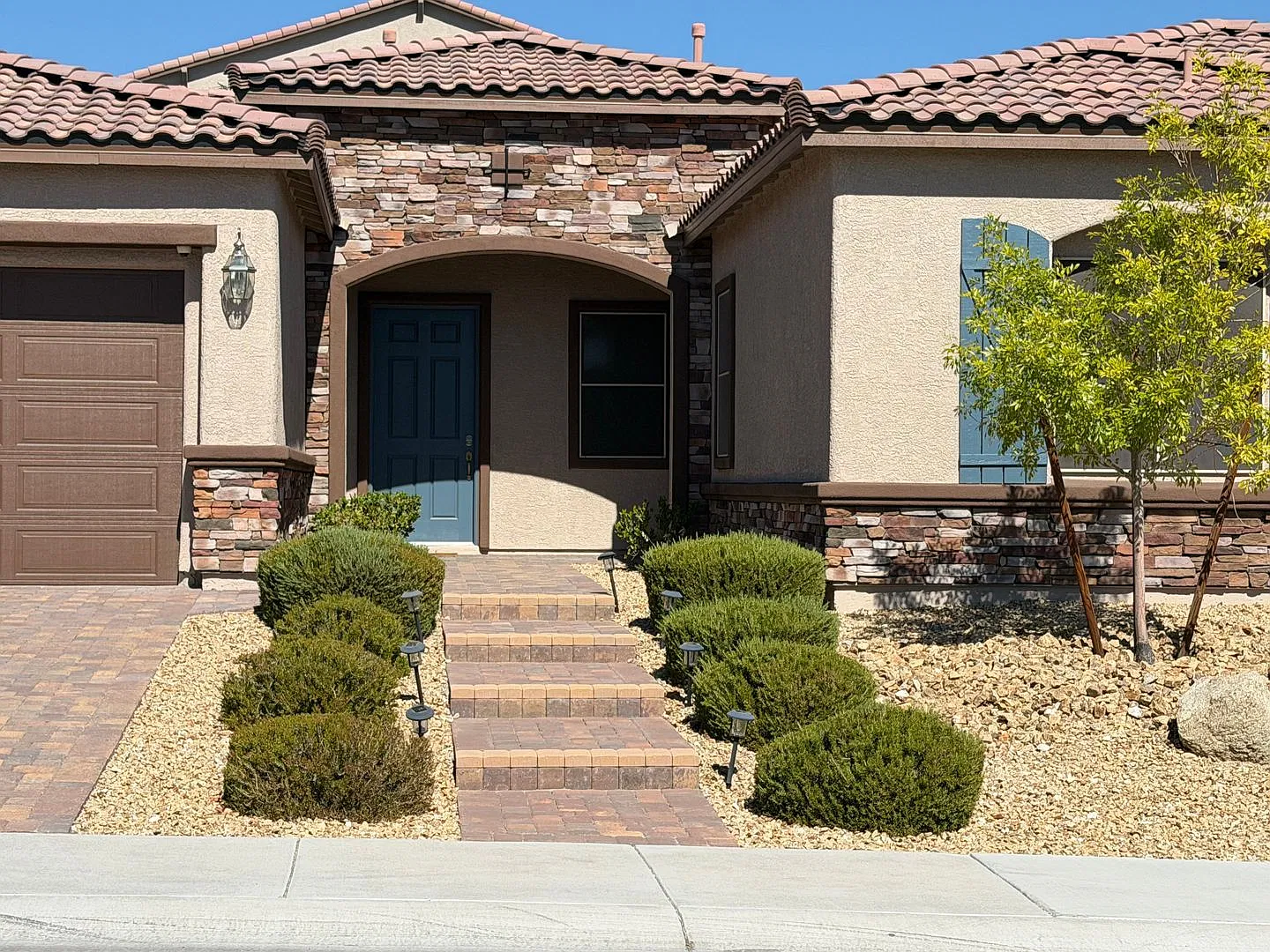 Beautiful 4 bedrooms, 3.5 bathrooms home — Photo 4