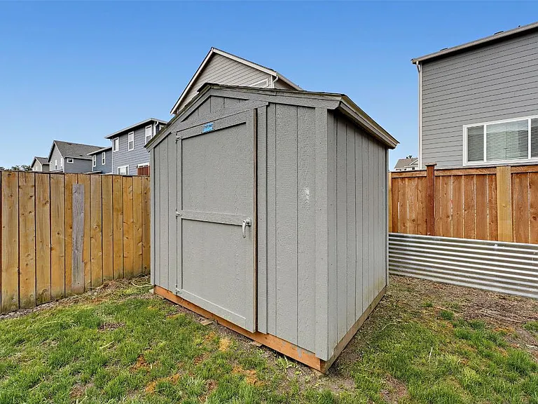 831 Burwood St SE — Photo 39