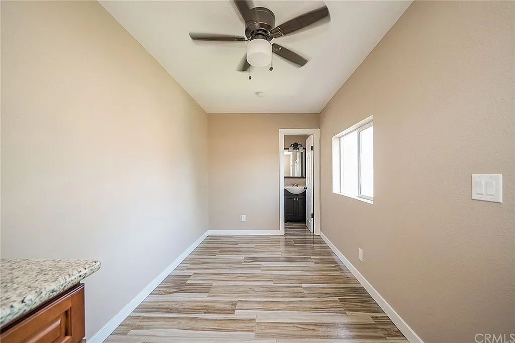 Studio, 300 sqft, $990 — Photo 4