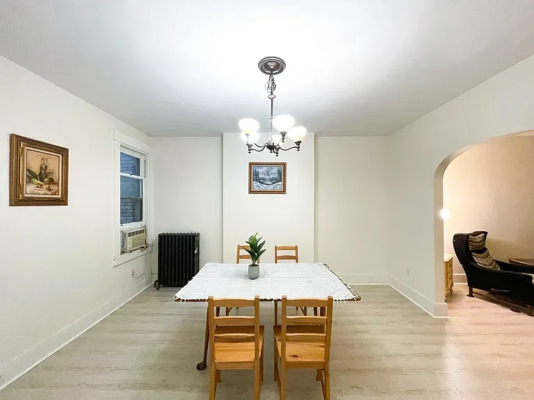 1041 Mirror St — Photo 6
