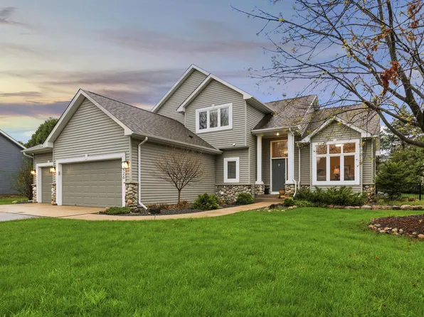 8426 Pine Ct, Victoria, MN 55386