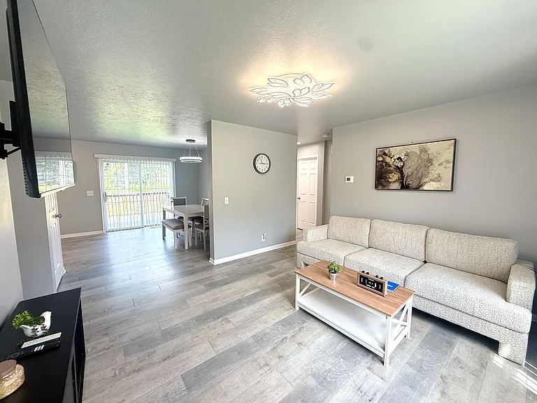 2244 W Taft St — Photo 3