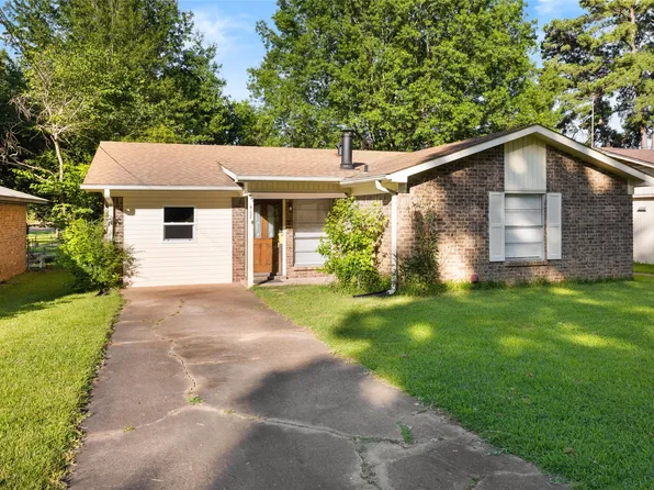 417 Carroll Ave, Wake Village, TX 75501