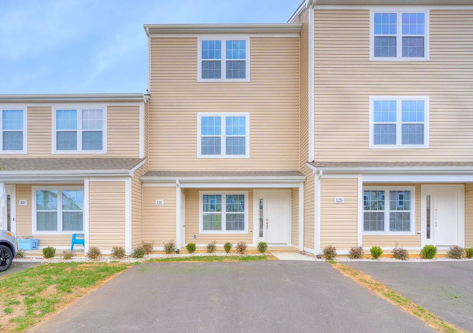 Oak Tree Townhome - 3 story, 3 Bed, 3.5 Bath — Photo 4
