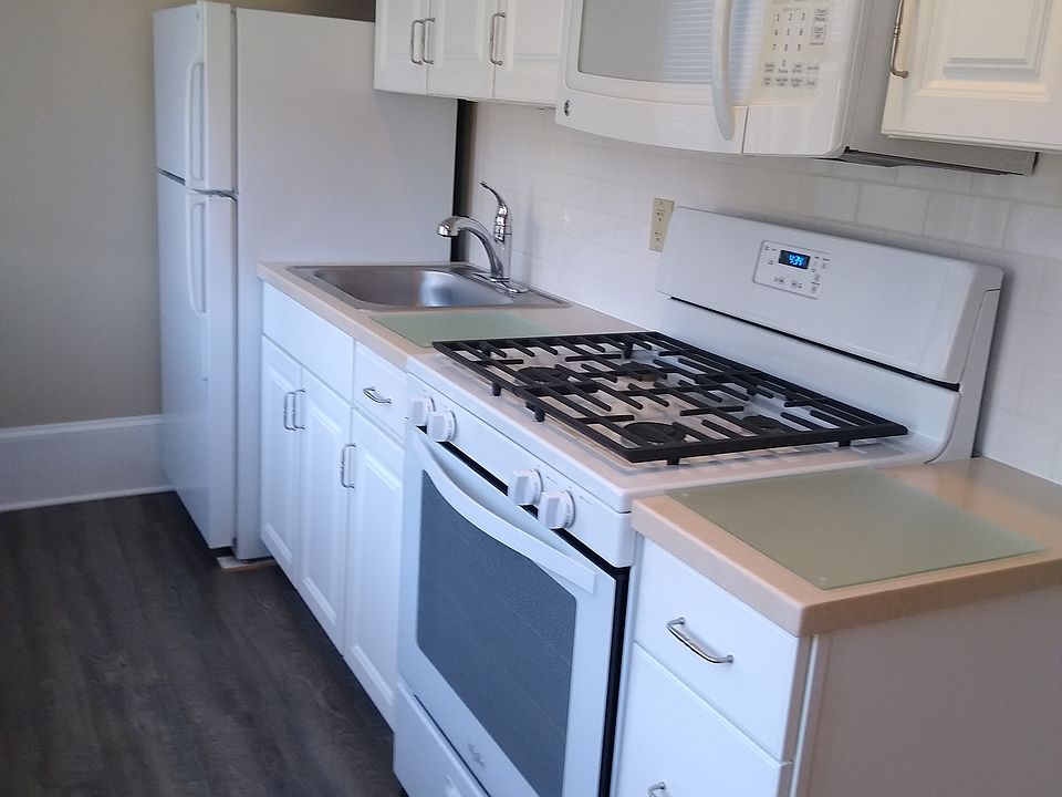Kitchen 10' X 5'6"