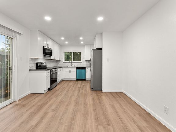 5th image of 17-25 Devonshire Blvd #1