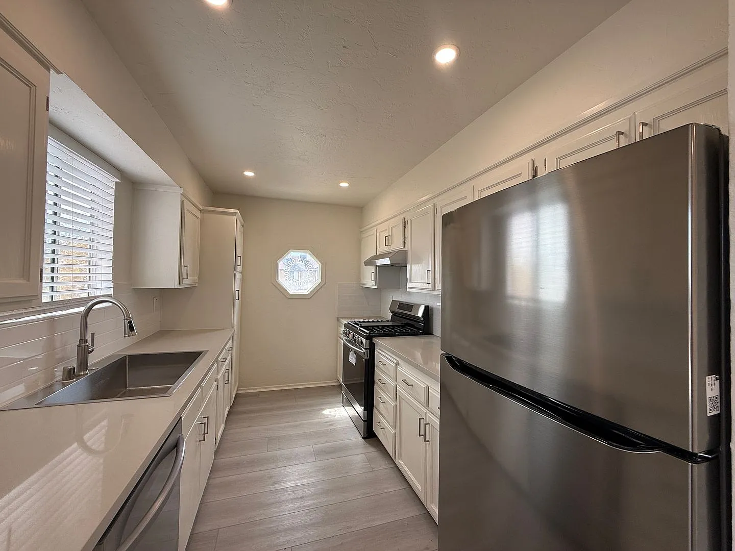 Rosamond 1 Bedroom + 1 Bathroom Available!! — Photo 1