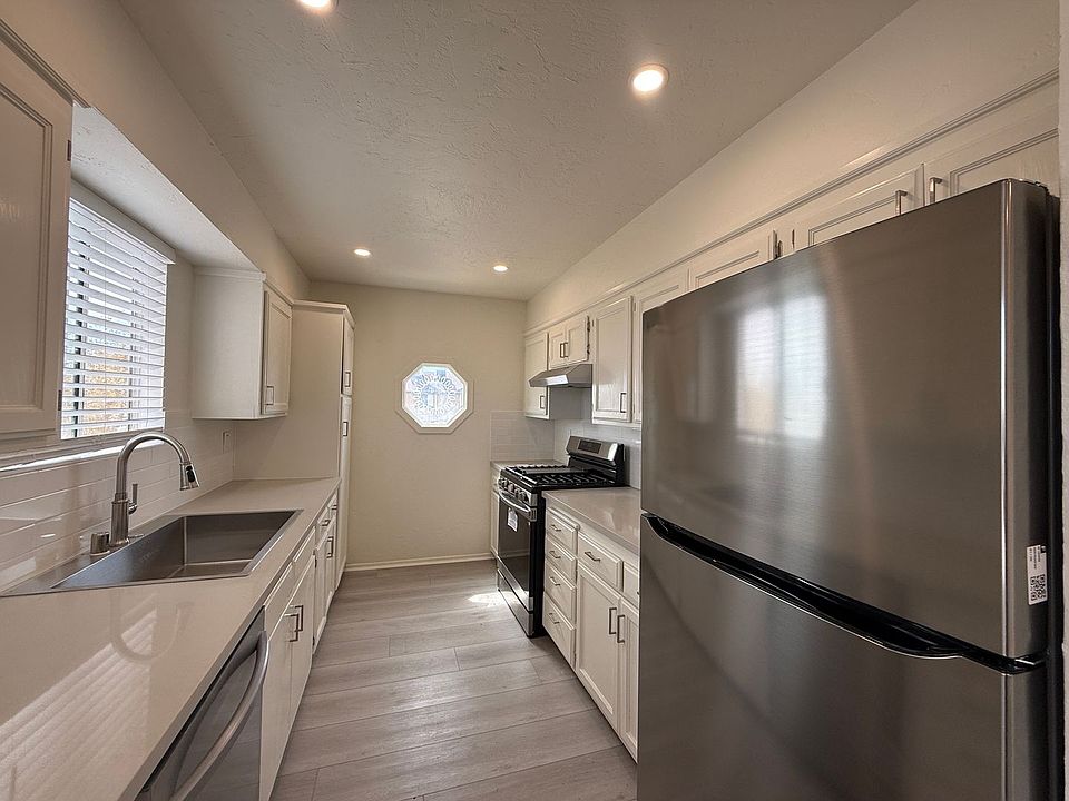 1st image of 2634 Desert St #2632