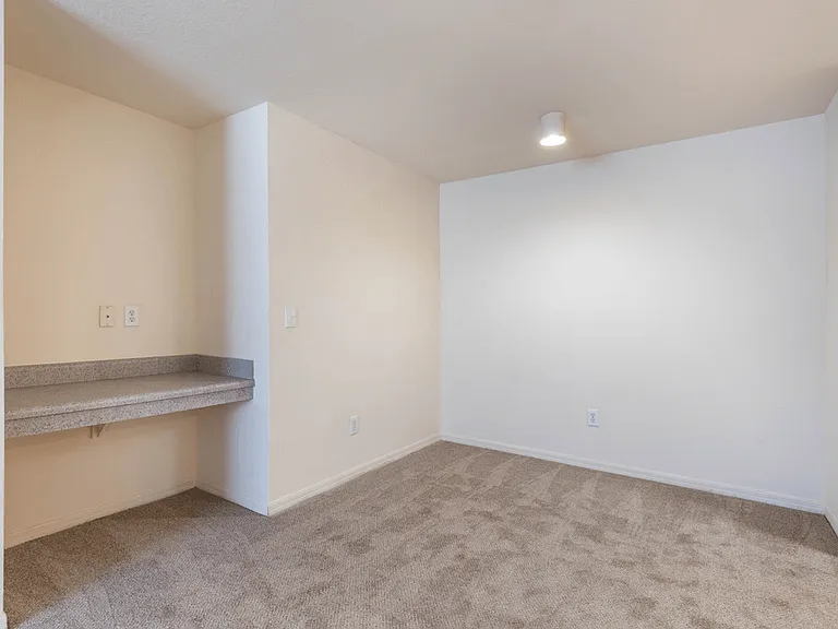 Grande Court Apartments — Photo 36