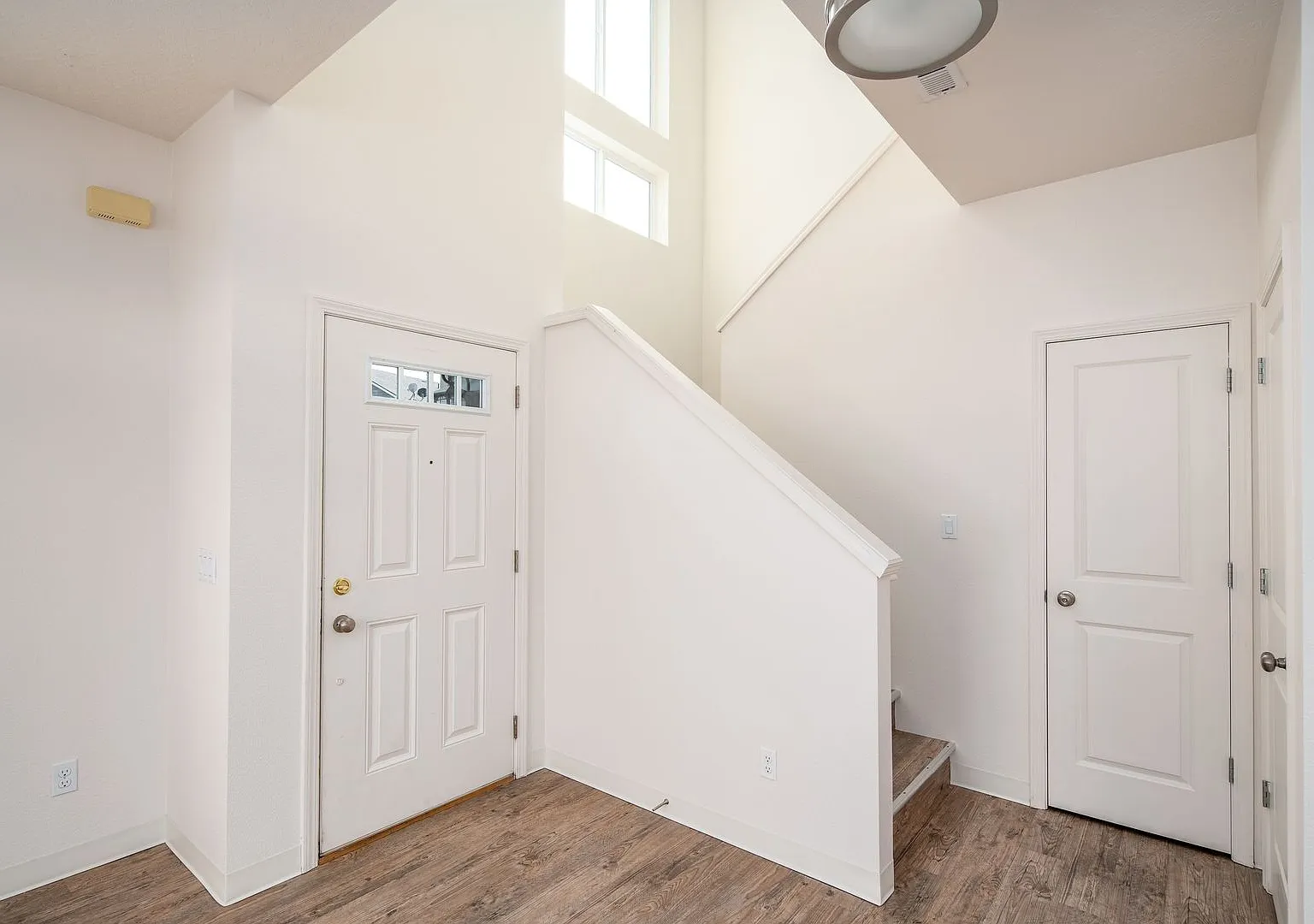 Pet-Friendly 3-Bedroom, 2.5-Bath Two-Story Home with Plank Flooring — Photo 4