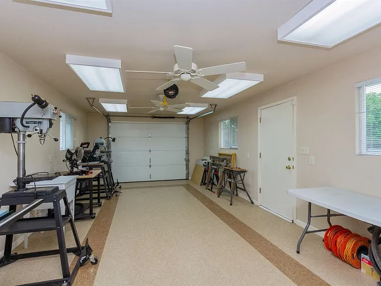 10521 N Minnewawa Ave — Photo 26