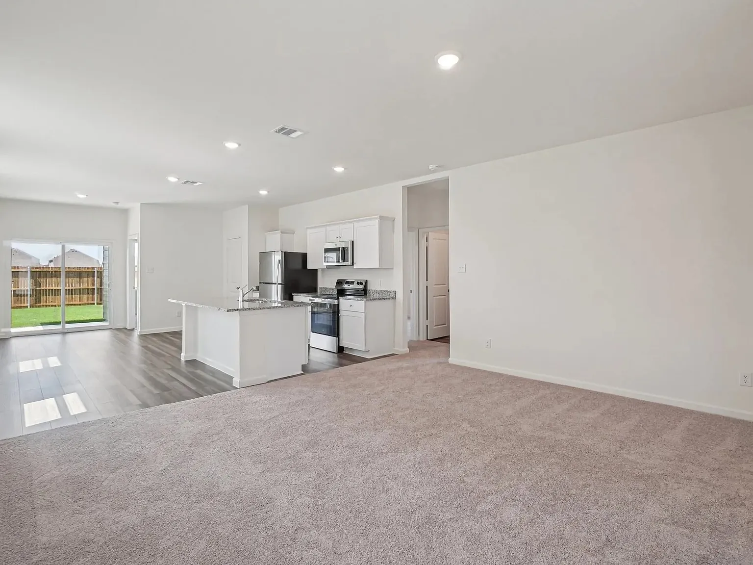 3 bed, 1412 sqft, $2,200 — Photo 4