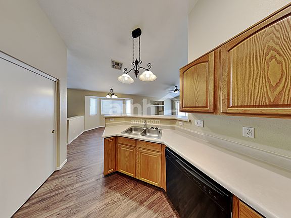 4th image of 2715 S Keene
