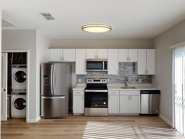 The Vintage Lofts at West End — Photo 6