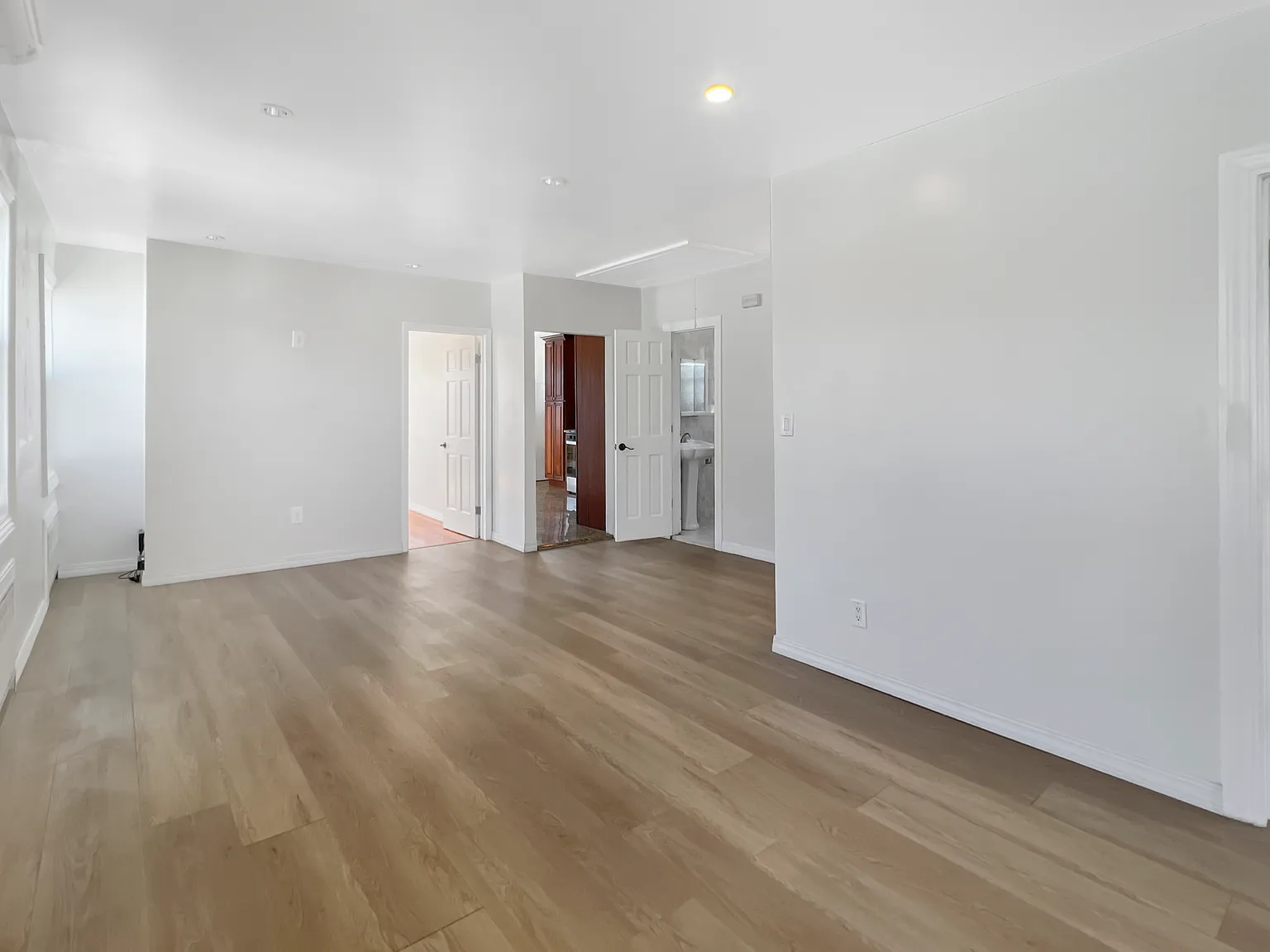 135 Winham Ave — Photo 3