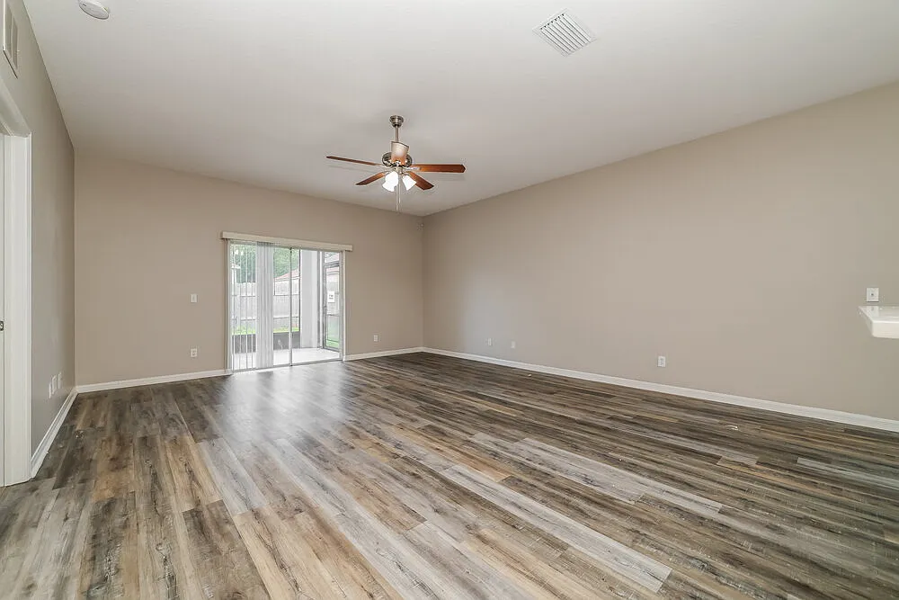 3 bed, 2.0 bath, 1550 sqft, $2,050 — Photo 4