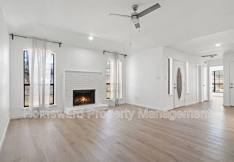 1401 Landmark Ct — Photo 4