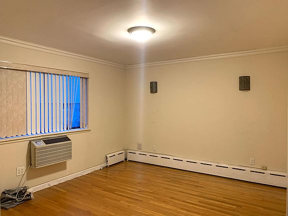 5th image of 3016 Randall Ave #1