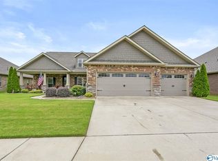 11 Queensland Dr SW, Huntsville, AL 35824